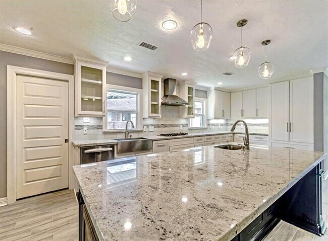 Building Photo - 3318 N Braeswood Blvd