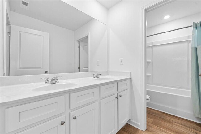 Building Photo - 788 Evergreen Rd