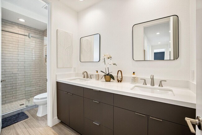 Building Photo - 48539 Anastacia Ct