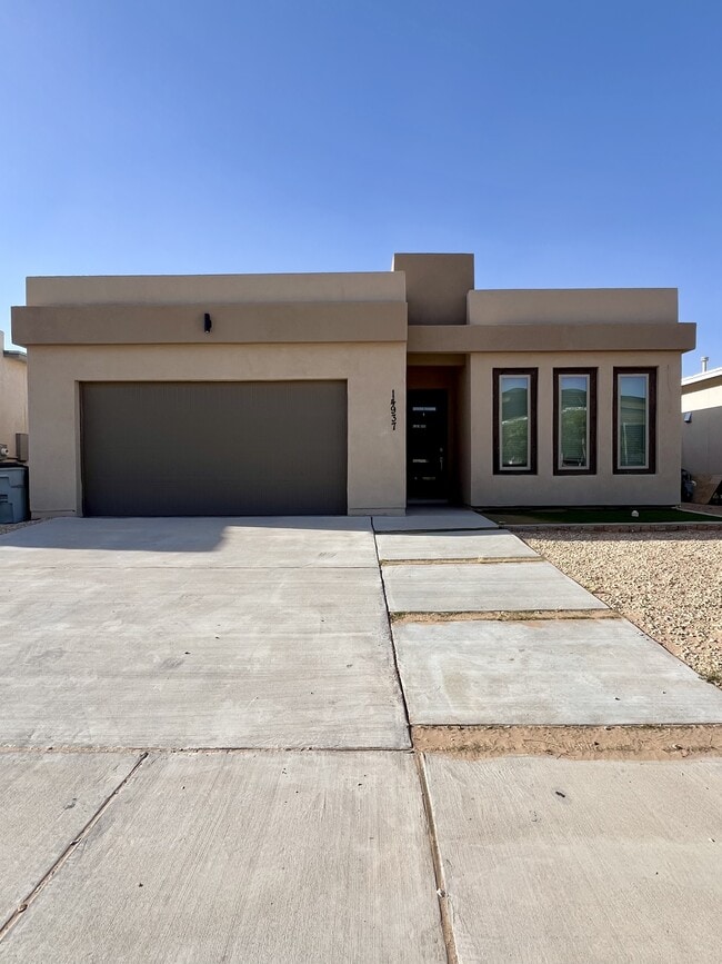 Building Photo - 14937 Tierra Mirage Ave