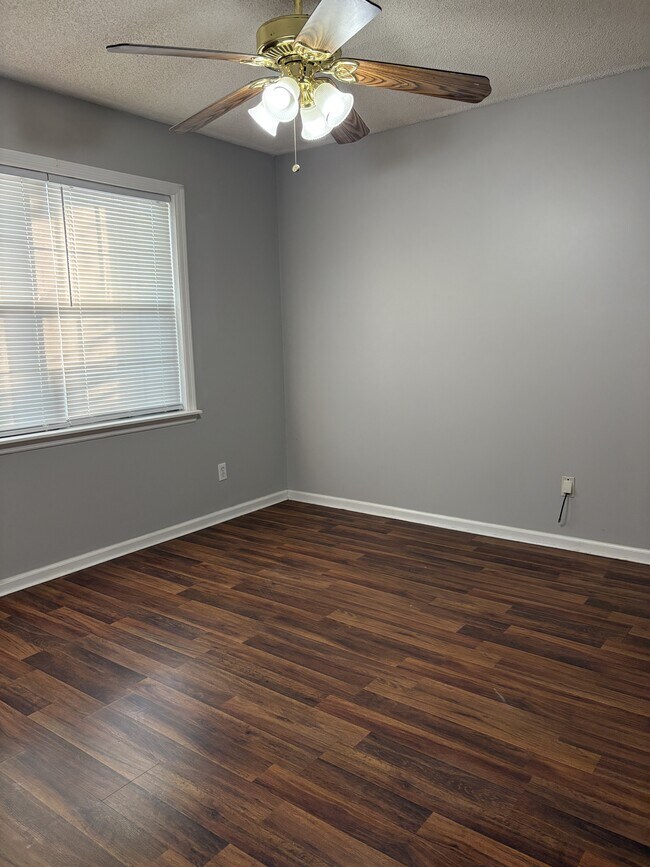 Building Photo - 201 Blue Pool Dr