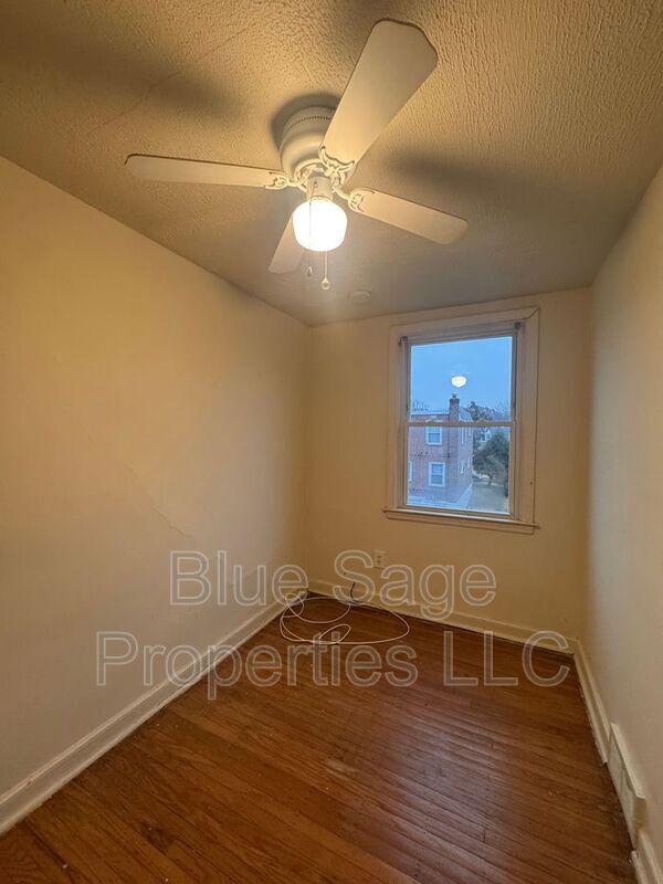 Building Photo - 575 S 4th St