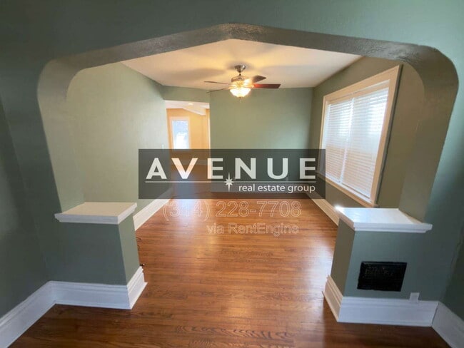 Building Photo - 4938 Walsh St