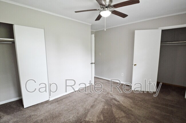 Building Photo - 1226 Parkview Dr