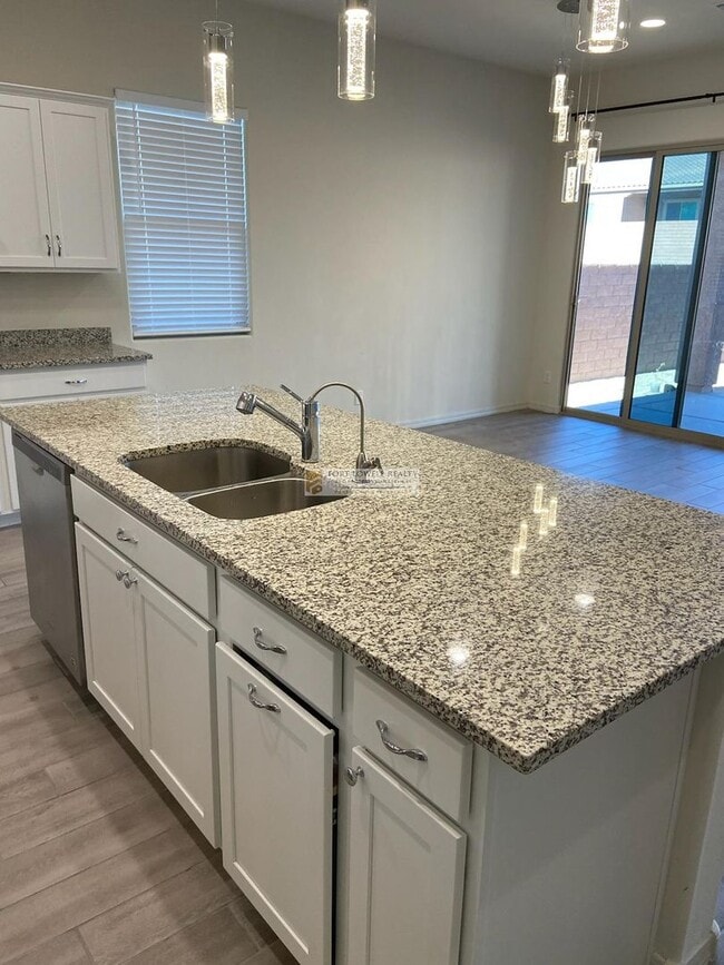 Building Photo - Luxury Living in Oro Valley $2800.