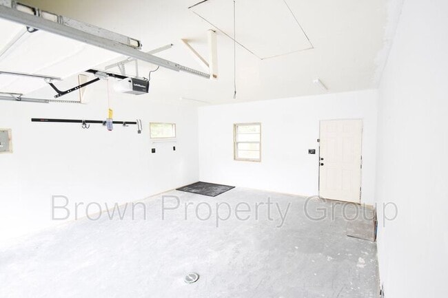 Building Photo - 1355 N Rdg St