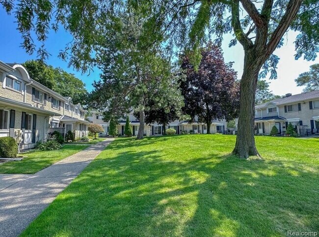Building Photo - 41856 Langley Dr