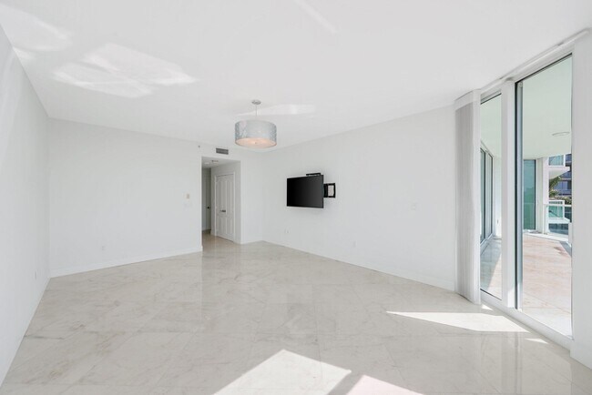 Building Photo - 500 SE Mizner Blvd