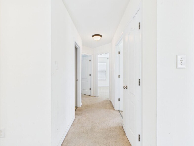 Building Photo - 9443 Rutlandshire Dr