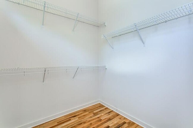 Building Photo - Contemporary East Nashville Home.   MOVE IN SPECIAL $500 OFF ONE MONTH'S RENT