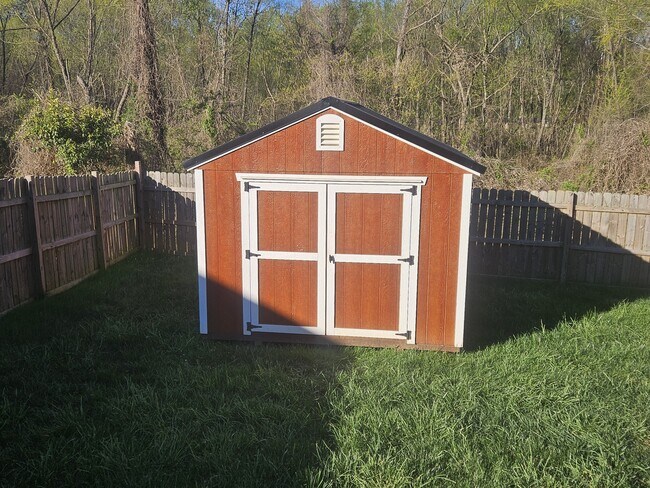 Building Photo - 2737 Celia Ave