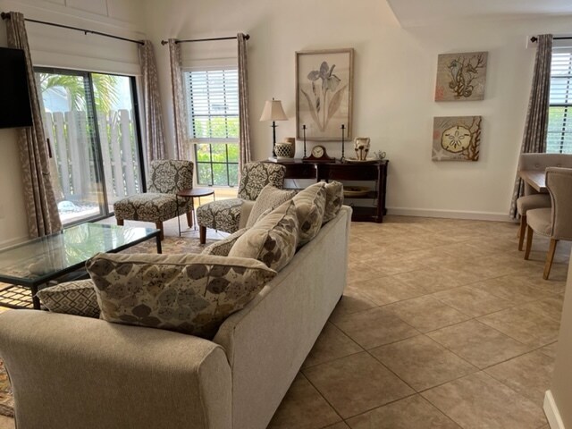 Building Photo - 823 Meadowland Dr