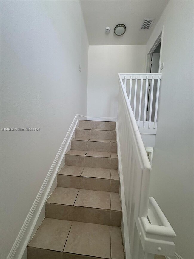 Building Photo - 2092 NE 167th St