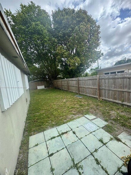Building Photo - 7673 Plantation Blvd