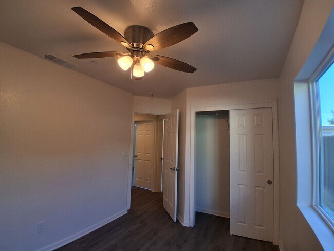 Building Photo - 3016 Lake Park Ct