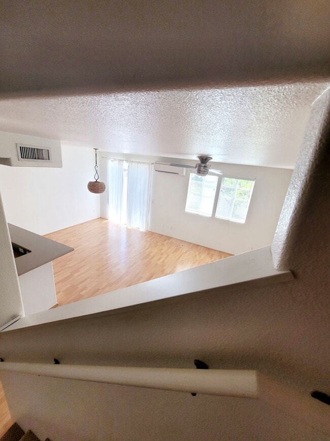 Building Photo - AVAILABLE | Hawaii Kai: 3 Bedroom,2.5 Bathroom Townhome w/AC & Attached Garage |  | Features: In ...