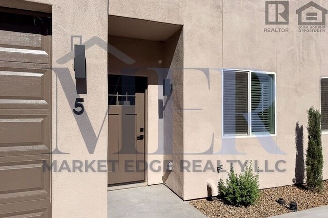 Building Photo - 3Bed/2.5Bath House in Sedona! FIRST MONTH ...