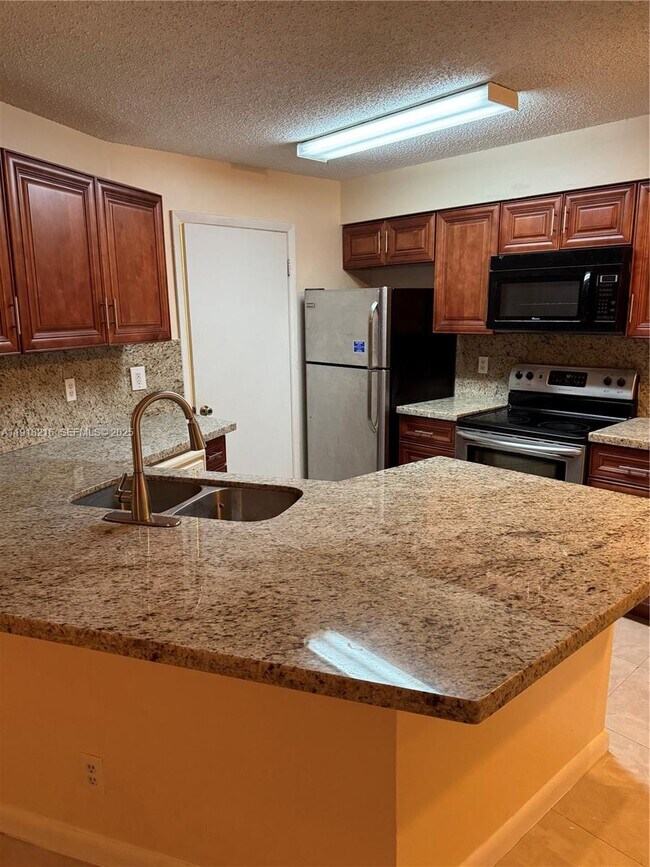 Building Photo - 9999 Summerbreeze Dr