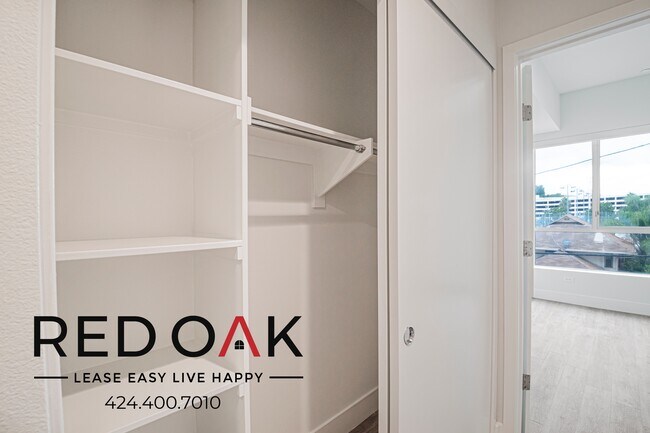 Building Photo - 1331 W 7th St