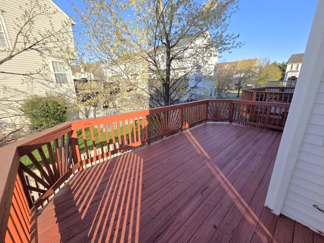 Building Photo - Charming 3 Bed 2.5 Bath End-Unit Townhome with Deck & Patio In The Villages of Saybrook