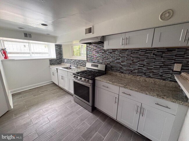 Building Photo - 6619 Blakemore St