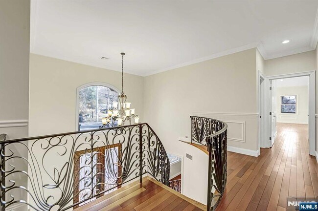 Building Photo - 831 Pascack Rd