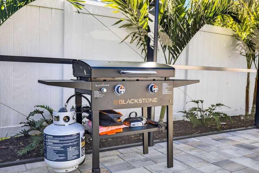 Building Photo - 1412 Gladys Cir