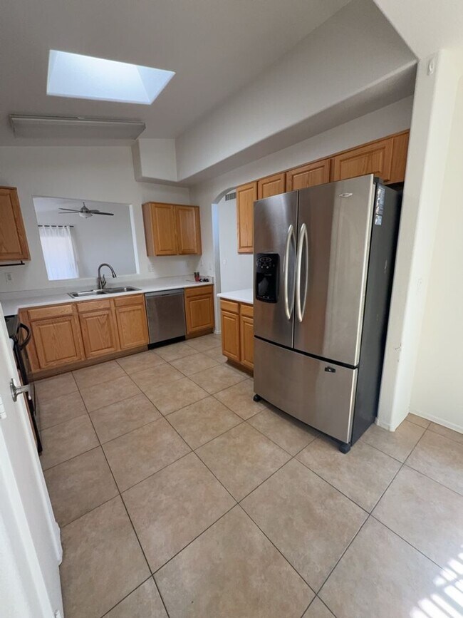 Building Photo - 3bedrom 2 bath