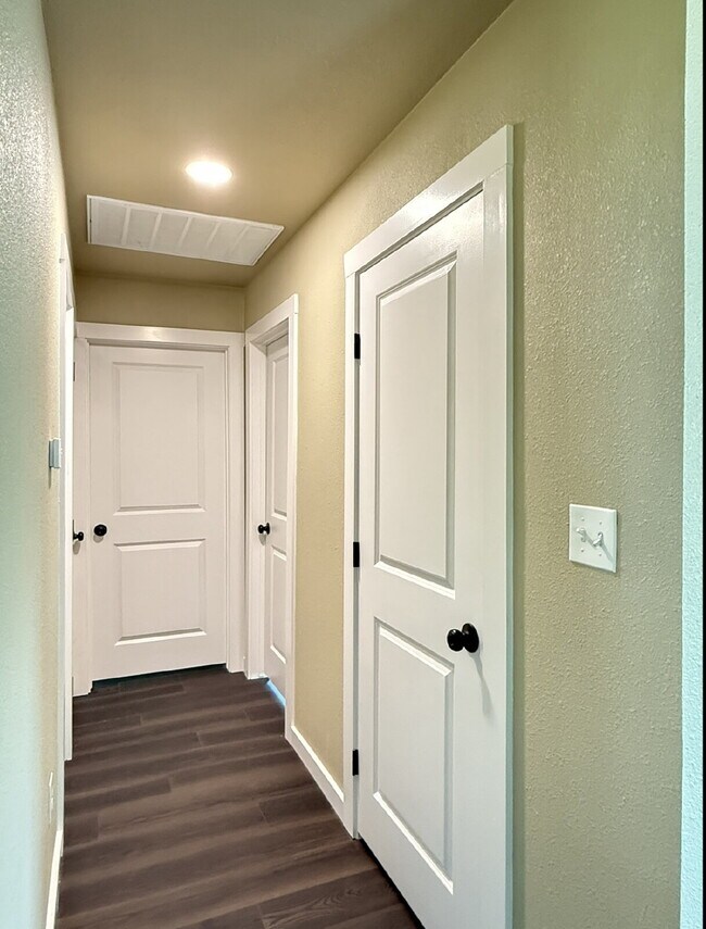 Building Photo - "Charming 2-Bed, 1-Bath Retreat in Lott, TX – 1100 Sq Ft of Cozy Living!"