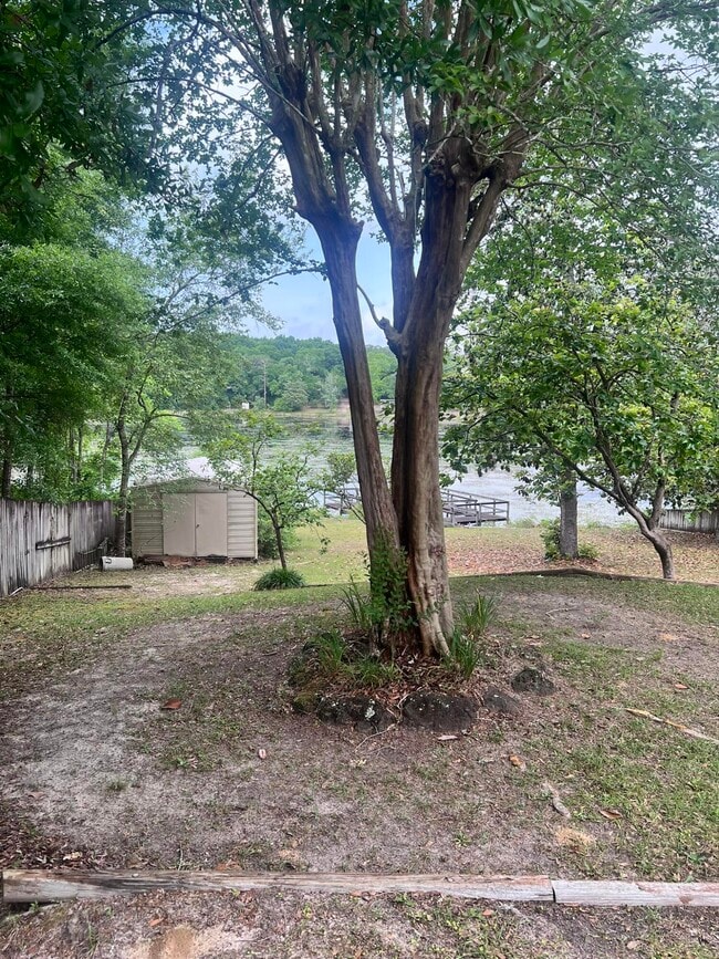 Building Photo - 395 Lake Holley Cir