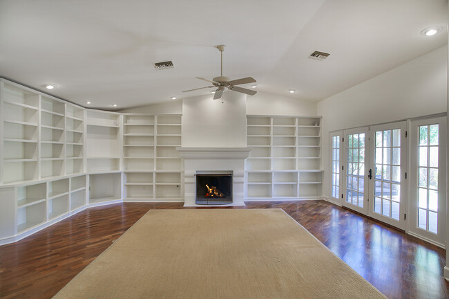 Building Photo - 4049 N 57th Pl