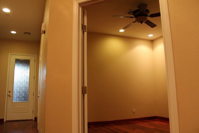 Building Photo - 5584 Hawley Ct