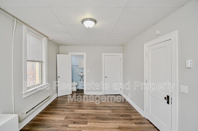 Building Photo - 111 Lincoln Way W