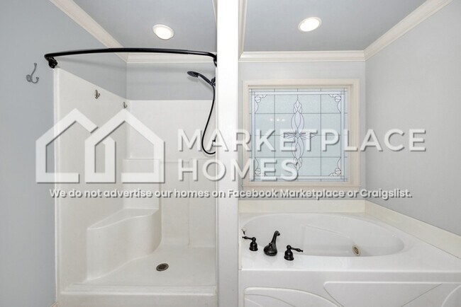 Building Photo - 1015 Ashenbury Park