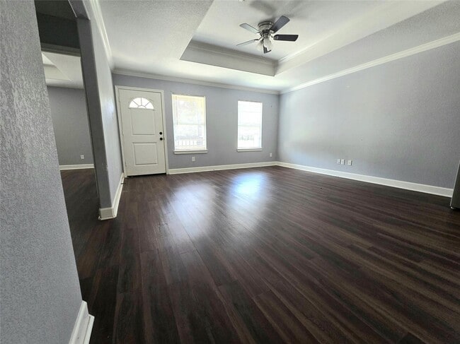 Building Photo - 11187 Greenway Dr
