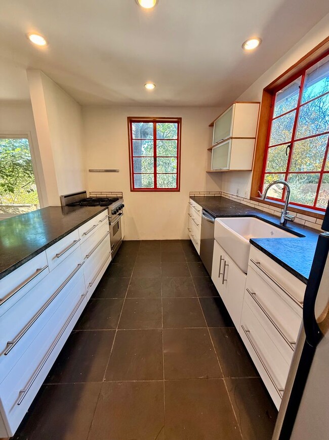 Building Photo - Hilltop Highland Park Sanctuary with Views, Private Gated Yard, In Unit Laundry, Parking & Abunda...