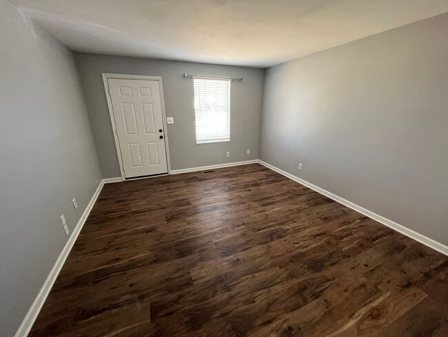 Building Photo - Charming 3 Bed, 2 Bath Home on Over an Acre!