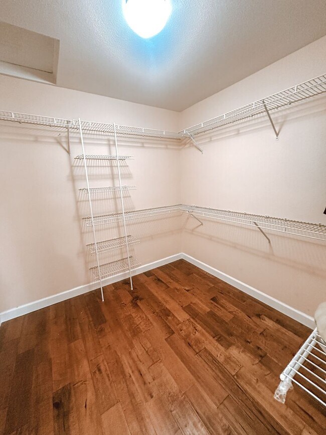 Building Photo - Home in Pleasanton Available!