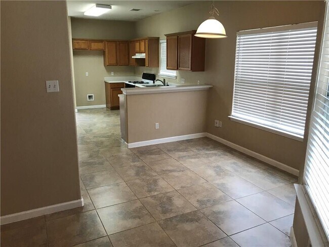 Building Photo - 2866 Southampton Way