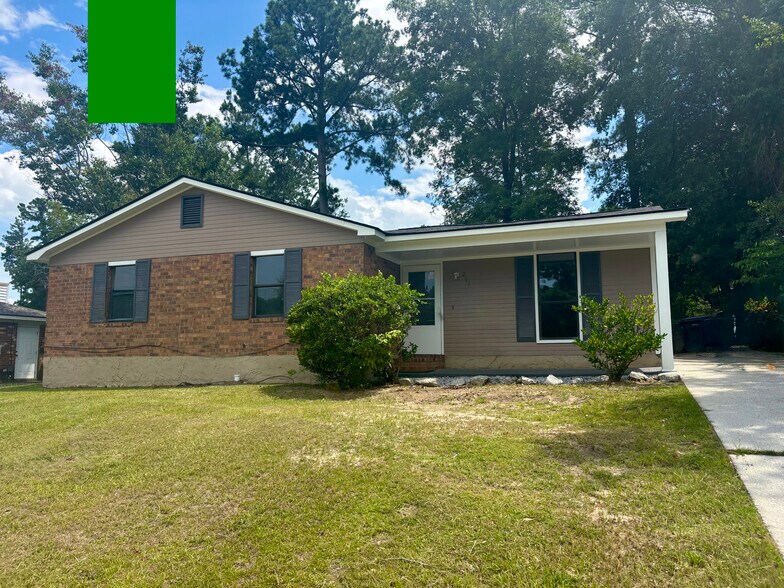 Building Photo - 2718 Bennington Dr