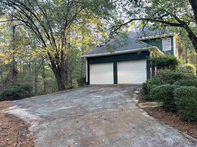 Building Photo - 136 River Knoll