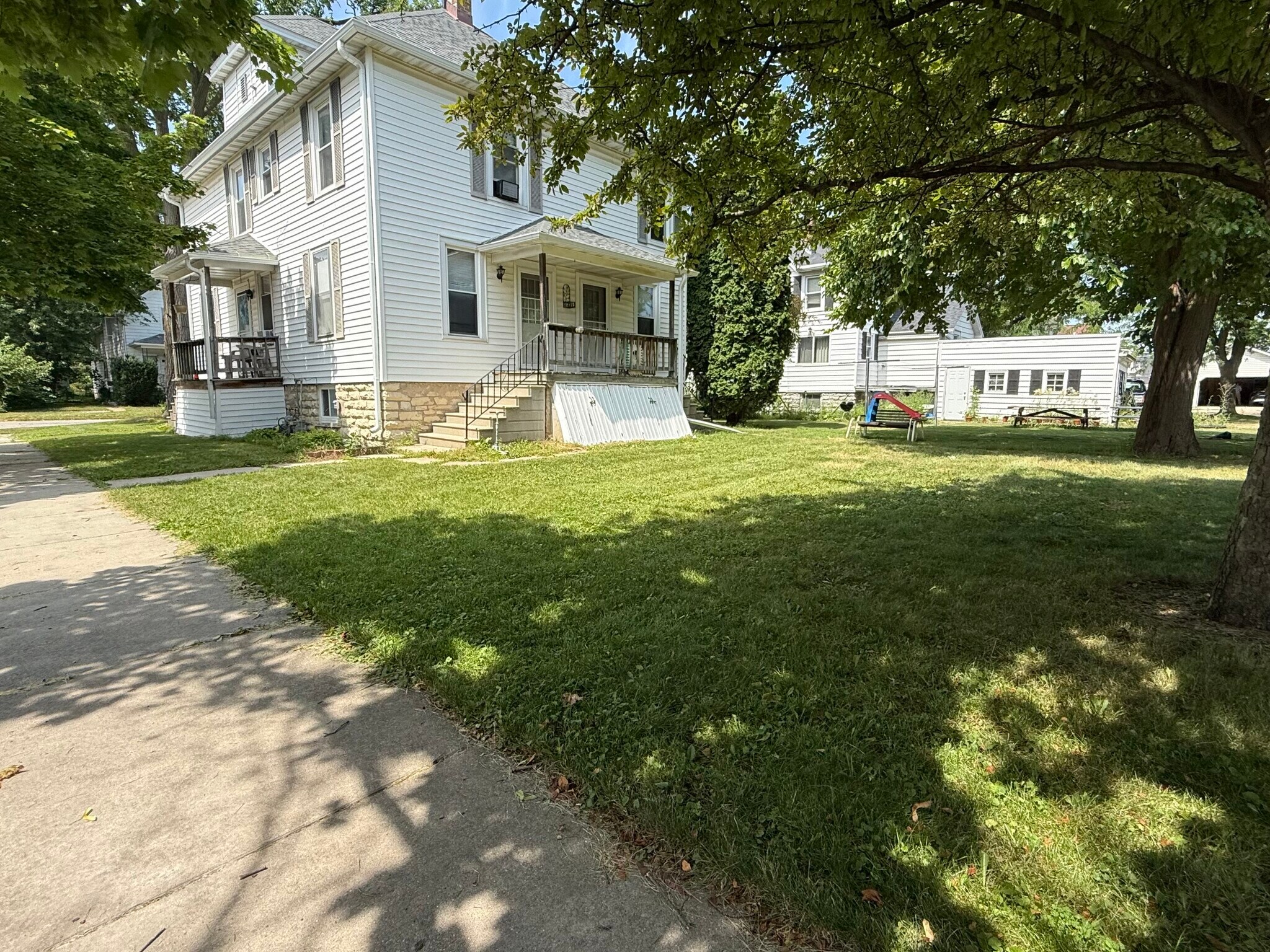 Building Photo - 207 Amory St