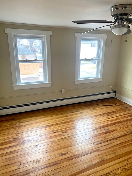 Building Photo - 19 Center St