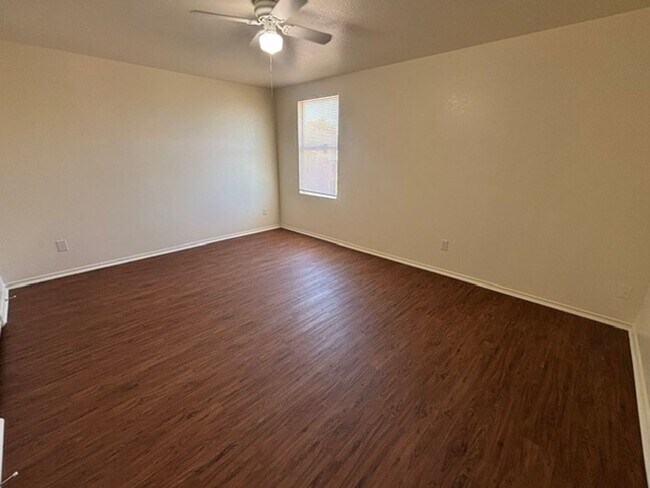 Building Photo - 1424 Krista Dr