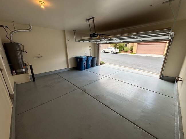Building Photo - Elegant 3Bed/3Bath Home with Loft in the P...