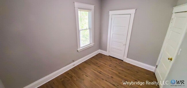Building Photo - Very nice!! 3 Bedroom 1.5 Bath House in Ea...