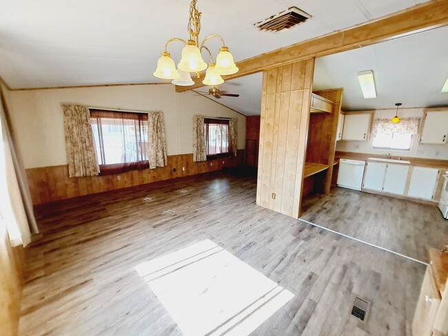 Building Photo - 2 Bedroom 2 Bathroom Trailer w/ Outdoor Sh...