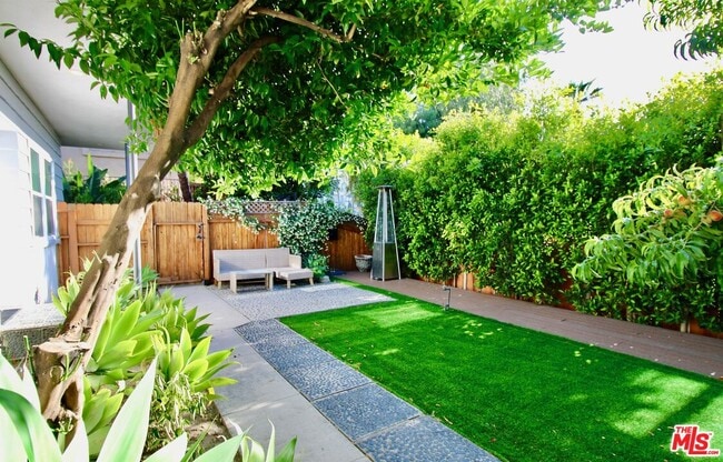Building Photo - 4336 Laurel Canyon Blvd