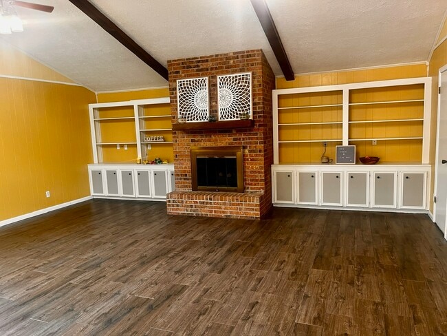 Building Photo - 2600 Arbor Dr