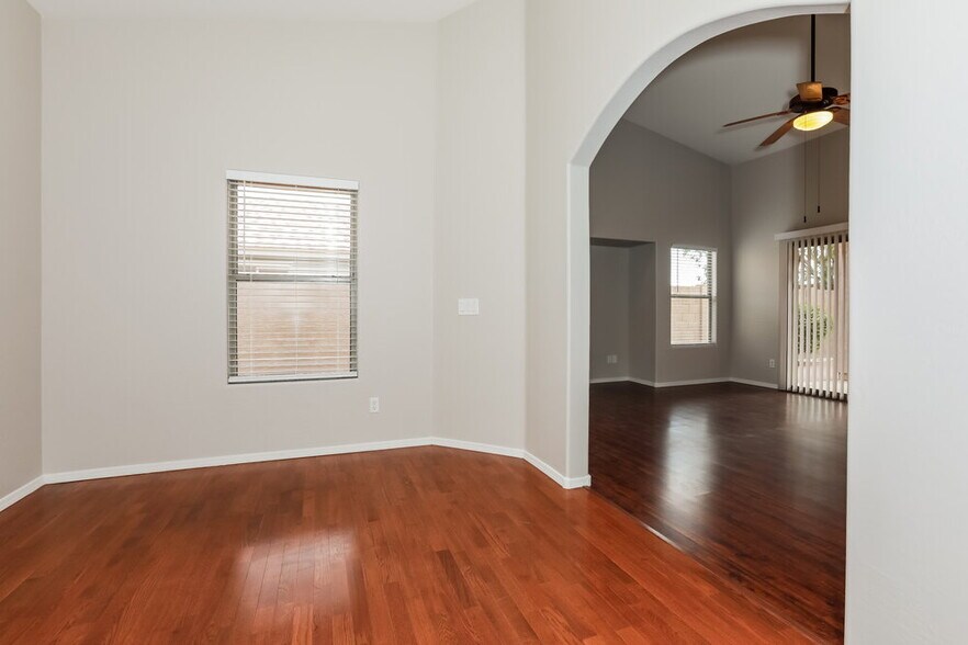 Building Photo - 3801 S Joshua Tree Ln